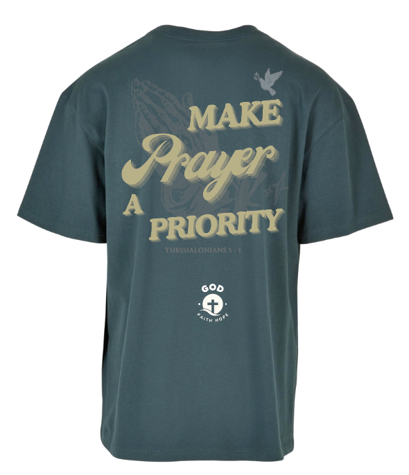 MAKE PRAYER A PRIORITY Oversize T-Shirt