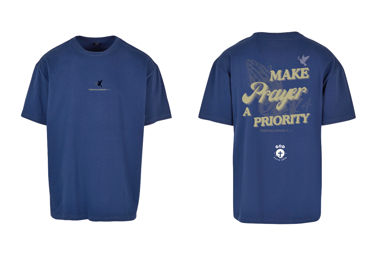 MAKE PRAYER A PRIORITY Oversize T-Shirt