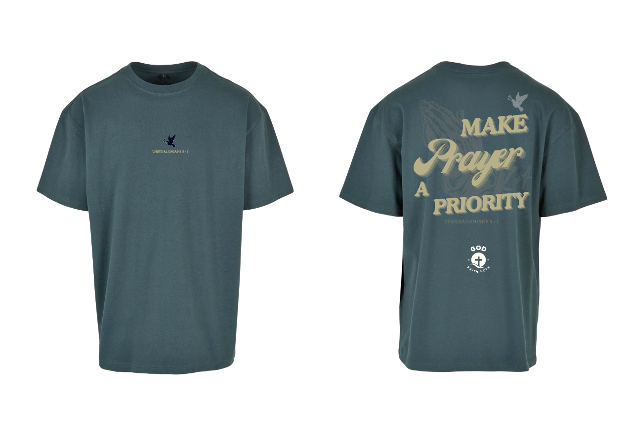 MAKE PRAYER A PRIORITY Oversize T-Shirt